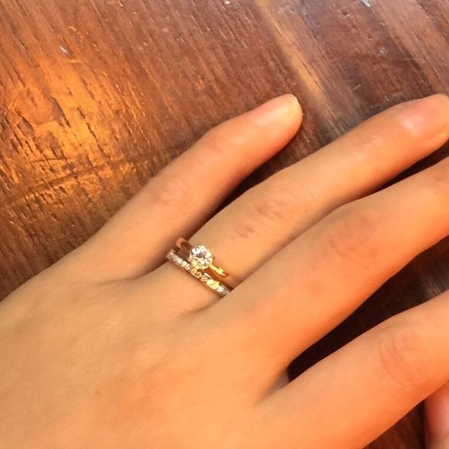 【STAR JEWELRY(スタージュエリー)の口コミ】 もともと、婚約指輪をエタニティにしようと思ってお店に行きました。
何点…