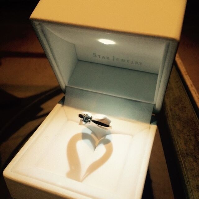 【STAR JEWELRY(スタージュエリー)の口コミ】 もともと、婚約指輪をエタニティにしようと思ってお店に行きました。
何点…