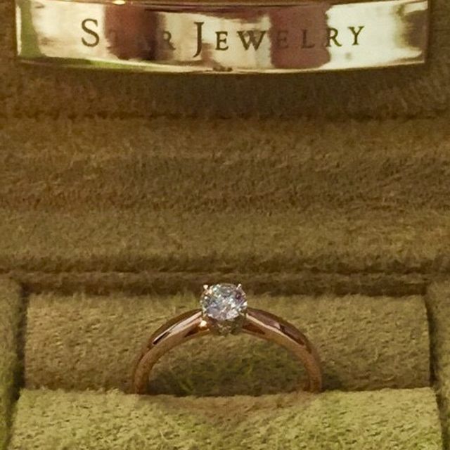 【STAR JEWELRY(スタージュエリー)の口コミ】 もともと、婚約指輪をエタニティにしようと思ってお店に行きました。
何点…