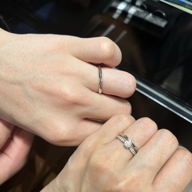 【エクセルコダイヤモンド(EXELCO DIAMOND)の口コミ】 ダイヤがまんべんなく付いたティファニーの婚約指輪と一緒につけると決め…