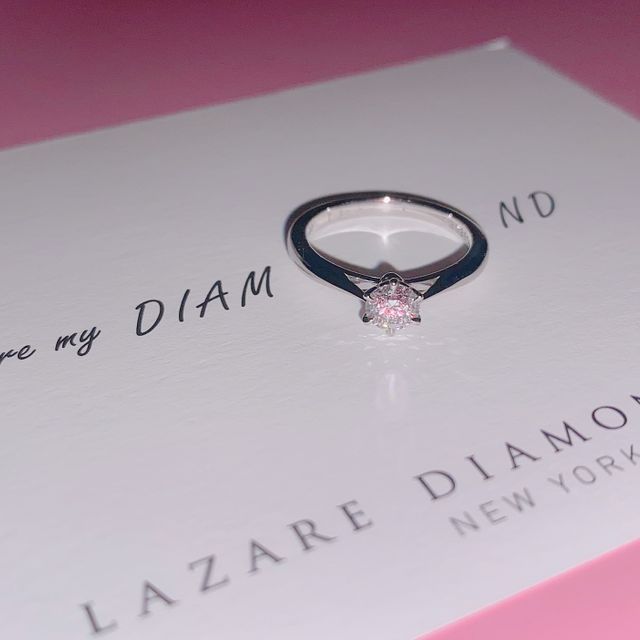 【ラザール ダイヤモンド(LAZARE DIAMOND)の口コミ】 横からダイヤが見える土台に惹かれました。（ダイヤが少し大きく見えます&…