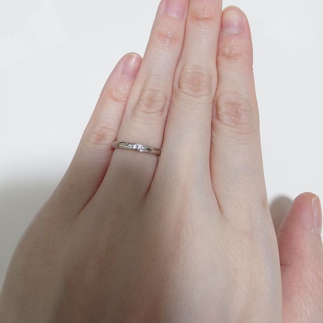 【アイプリモ(I-PRIMO)の口コミ】 3つ石 かつ ストレートのデザインにするのは、婚約指輪の時同様に決めてい…