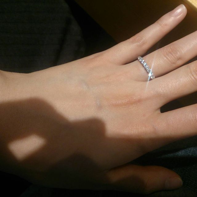 【銀座ダイヤモンドシライシの口コミ】 婚約指輪としてエタニティリングのゴールドを探していました。
大体どこも…