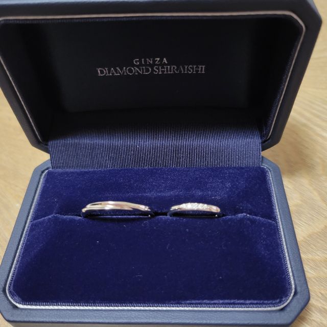 【銀座ダイヤモンドシライシの口コミ】 デザインは夫婦それぞれで違うものを選びましたが、店員さんに、しっかり…