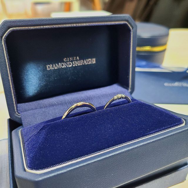 【銀座ダイヤモンドシライシの口コミ】 結婚指輪を購入したお店で、デザインがとても可愛かったので決めました。…