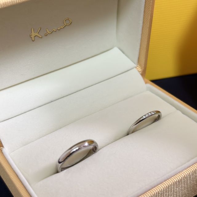 【ケイウノ ブライダル(K.UNO BRIDAL)の口コミ】 ストレートのリングに3〜5石のメレダイヤがついたものが良い…とい…