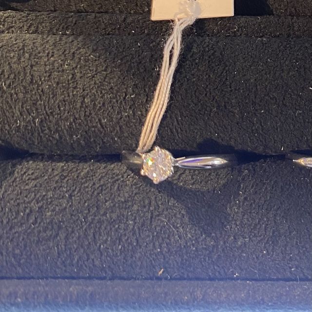 【ヴァンドーム青山(VENDOME AOYAMA)の口コミ】 ダイヤのカラット数が0.25ですが、リングがダイヤに向かって細くなってい…