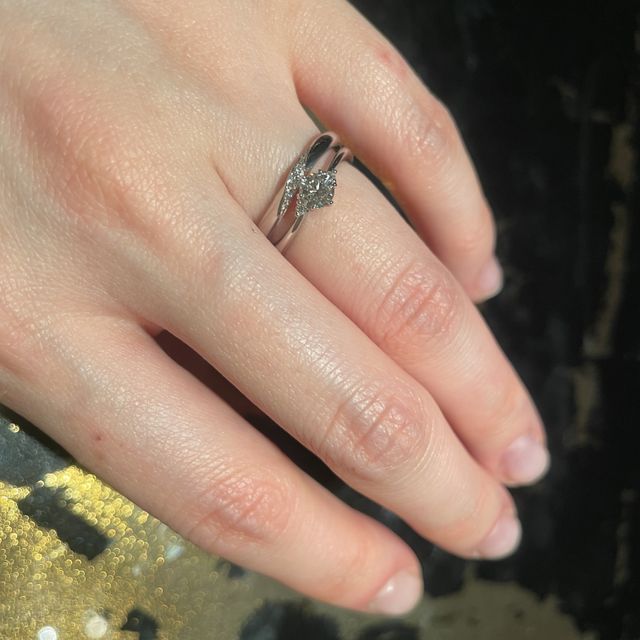 【COEUR D'OR(クゥドール)の口コミ】 指のフィット感と太さが絶妙です。細めの方が指に合うためこれにしました…