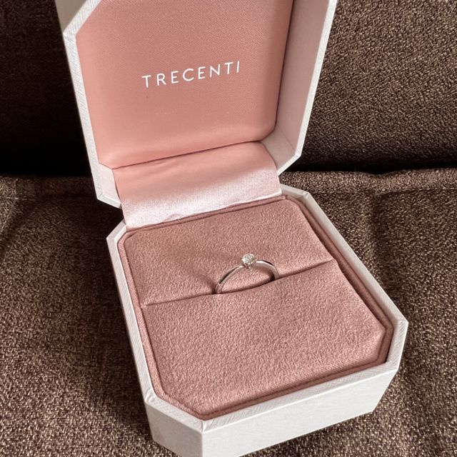 【TRECENTI(トレセンテ)の口コミ】 普段指輪を身につけないため、シンプルかつ付けやすい点が良かったです。…