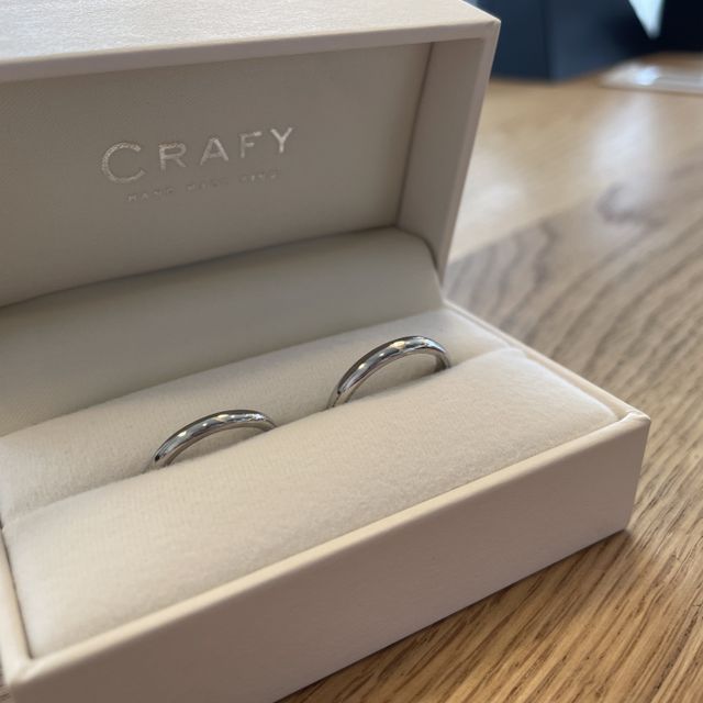 【CRAFY(クラフィ)の口コミ】 長く飽きず使えることを大切にしました。
ミルグレイン加工で他の人と少し…