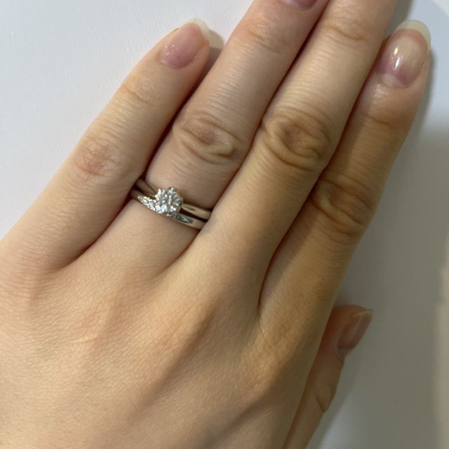【銀座ダイヤモンドシライシの口コミ】 旦那さんが、プロポーズリングをここでお願いしたので、そのまま婚約指輪…