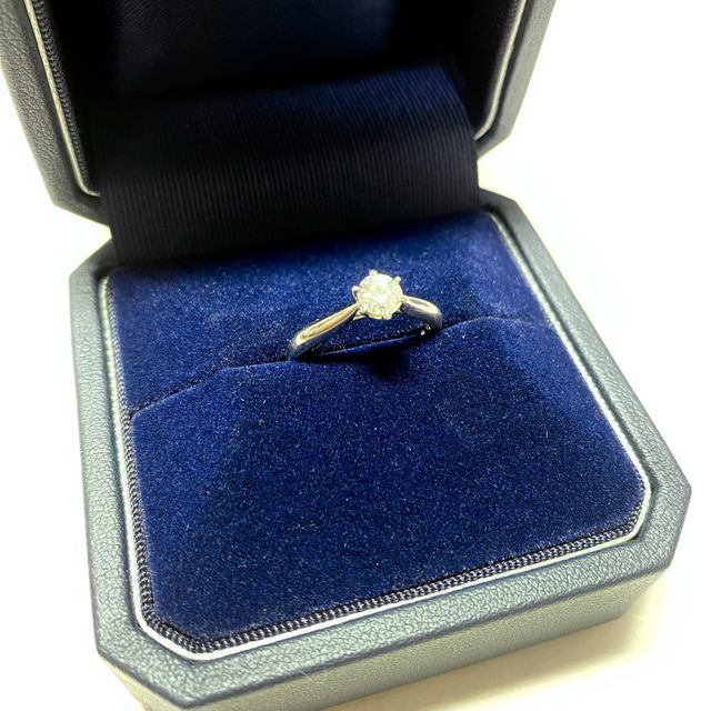 【銀座ダイヤモンドシライシの口コミ】 まずはネットで調べて好みのデザインのあるこちらのブランドを選択。エバ…