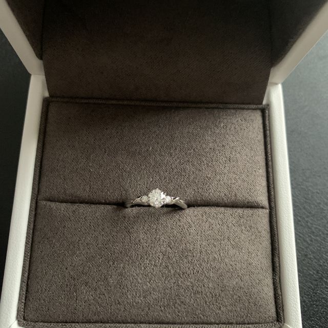 【LOVE NOTESの口コミ】 デザインを1番重視してシンプルなものを探しました。
派手すぎず、可愛い…