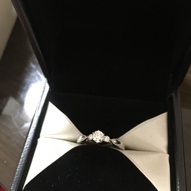 【エクセルコダイヤモンド(EXELCO DIAMOND)の口コミ】 長年つけていられるデザインを。
婚約指輪をタンスにしまうのではなくて、…