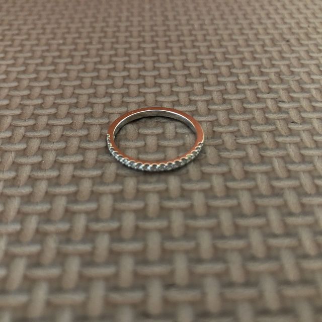 【アイプリモ(I-PRIMO)の口コミ】 シンプルで華やかで値段も高すぎず幅が細い所が気に入ったため。指輪の値…