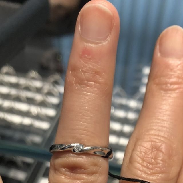 【エクセルコダイヤモンド(EXELCO DIAMOND)の口コミ】 リングが波打っていて他の人とかぶらないデザインなのがおすすめです。ザ…