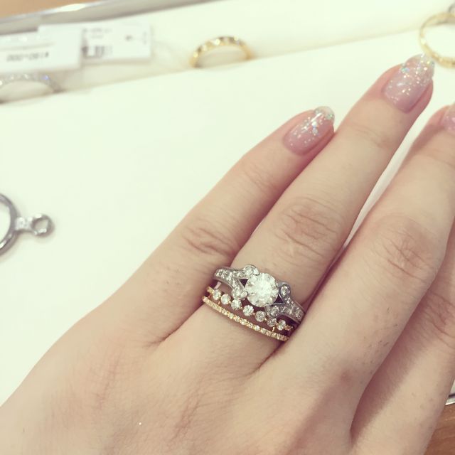 【カルティエ(Cartier)の口コミ】 大のジュエリー好きで婚約指輪はたくさんのお店を回って選びました。この…