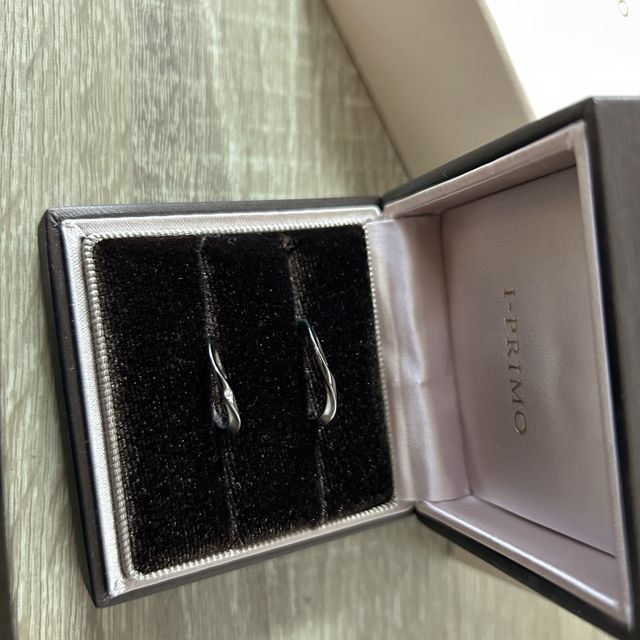 【アイプリモ(I-PRIMO)の口コミ】 シンプルなデザインを探していたところ、こちらの指輪を見つけました。ウ…