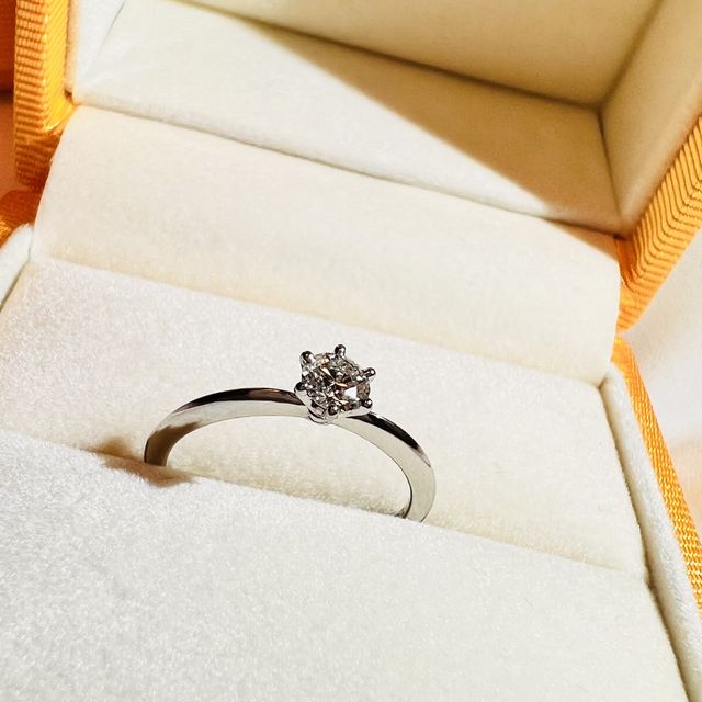 【ケイウノ ブライダル(K.UNO BRIDAL)の口コミ】 シンプルなデザイン、且つ王道のデザインを探していたところ、こちらの指…