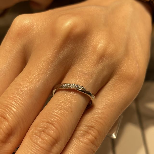 【銀座ダイヤモンドシライシの口コミ】 結婚指輪を選ぶに当たり、初めて来店した店舗でした。何も分からない私た…
