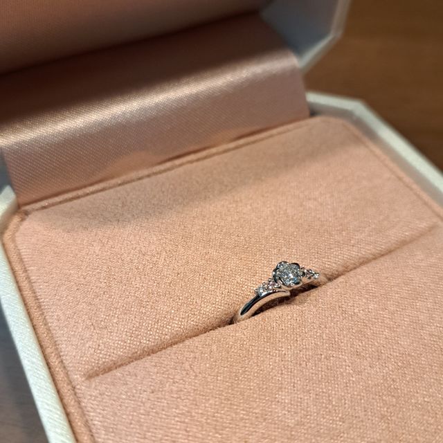 【TRECENTI(トレセンテ)の口コミ】 フローラのお花のデザインがとてもかわいくて気に入りました。カラーダイ…