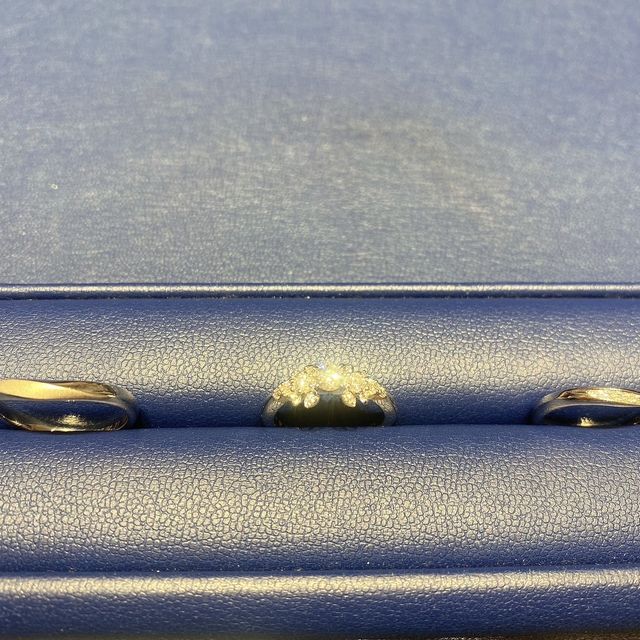 【銀座ダイヤモンドシライシの口コミ】 ダイヤモンドの輝きが1番大きかったです。
3店舗を比較して、結婚指輪、婚…