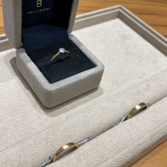 【BRILLIANCE+(ブリリアンスプラス)の口コミ】 シンプルで普段使いできるデザインを気に入って、婚約指輪を選びました。…