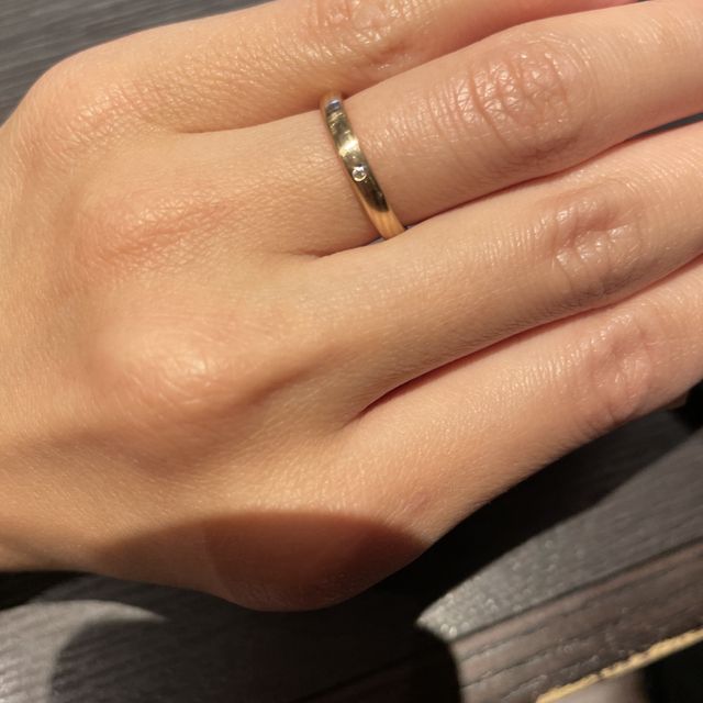 【俄(にわか)の口コミ】 彼と同じシリーズである事、そして、婚約指輪と相性が良さそうなのがイメ…