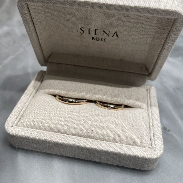 【SIENAROSE(シエナロゼ)の口コミ】 なるべくシンプルなものを探してました。
ゴールドを希望していましたが、…