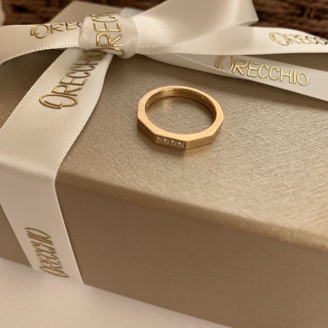 【ORECCHIO(オレッキオ)の口コミ】 ゴールドですがそんなに光っているわけでもなく少しマットな感じで、デザ…