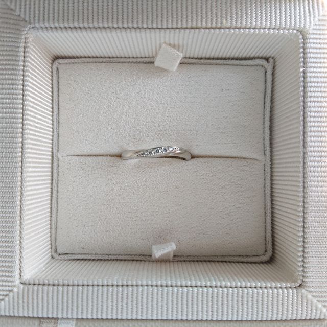 【AMOUR AMULET(アムール・アミュレット)の口コミ】 上品な輝きがありますが派手すぎないので、職場・休日のお出かけ等どんな…