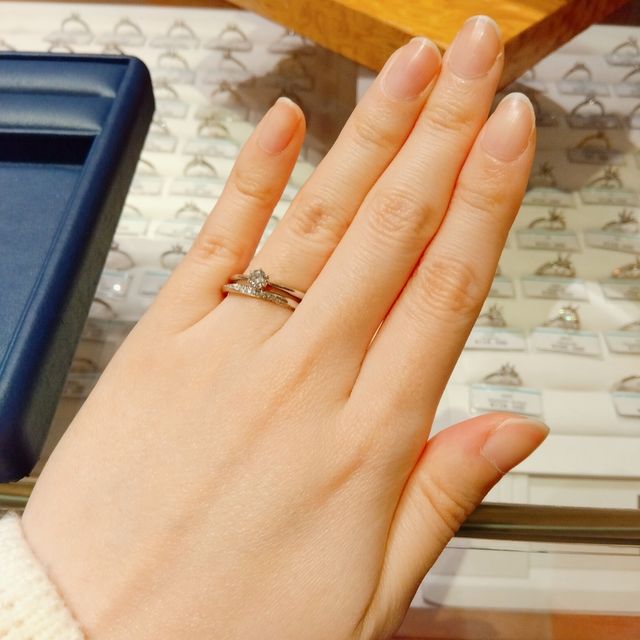 【銀座ダイヤモンドシライシの口コミ】 細身のデザインでなおかつダイヤモンドの存在感はきちんとあるものを探し…