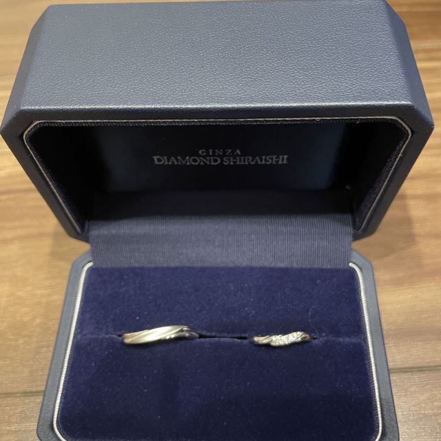 【銀座ダイヤモンドシライシの口コミ】 ウェーブのデザインが自分の指に合ってつけた時にこれだと思った。ダイヤ…