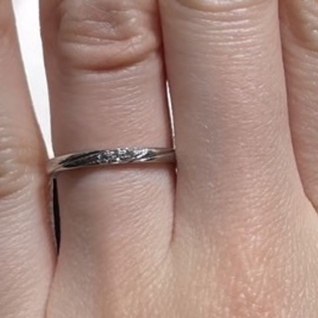 【アイプリモ(I-PRIMO)の口コミ】 細めのデザインを探していた為、こちらを検討致しました。ダイヤが控えめ…