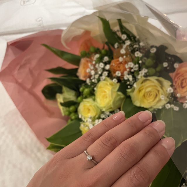 【ラザール ダイヤモンド(LAZARE DIAMOND)の口コミ】 初めはゴールドのデザイン性の高いものが欲しかったんですが、ラザールダ…