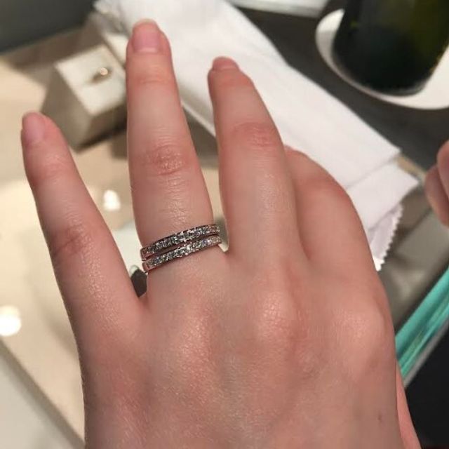 【エクセルコダイヤモンド(EXELCO DIAMOND)の口コミ】 光が当たった際の指輪自体の輝きがあると感じた。デザイン性も多くありい…