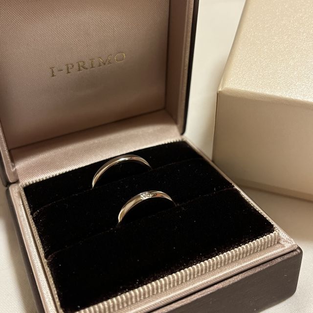 【アイプリモ(I-PRIMO)の口コミ】 ストレートの結婚指輪を探していました。コピアは中央に四角くダイヤが埋…