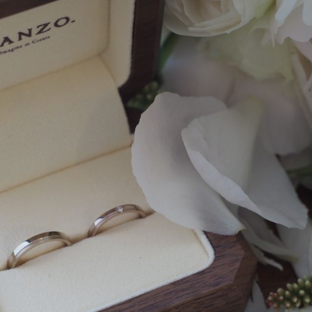 【TANZO.(鍛造指輪)の口コミ】 カタログを見て一目惚れしたデザインでした。
シンプルすぎず、飽きないデ…