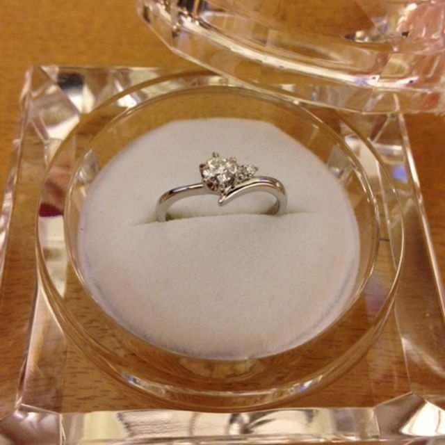 【アイプリモ(I-PRIMO)の口コミ】 ダイヤモンドがきれいに映えるデザインであることを、決め手としました。…