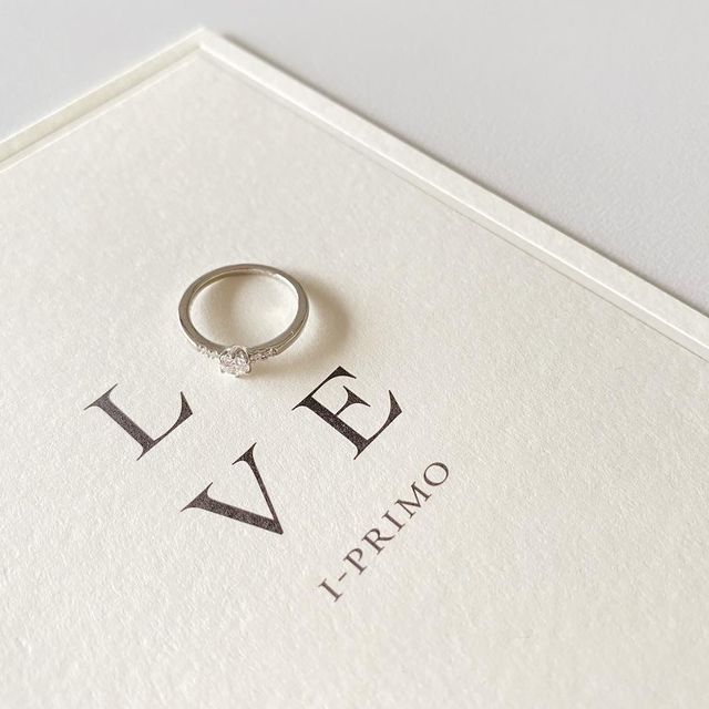 【アイプリモ(I-PRIMO)の口コミ】 デザインがシンプルだが、華やかさがある。
ダイヤの品質がいいものか。証…