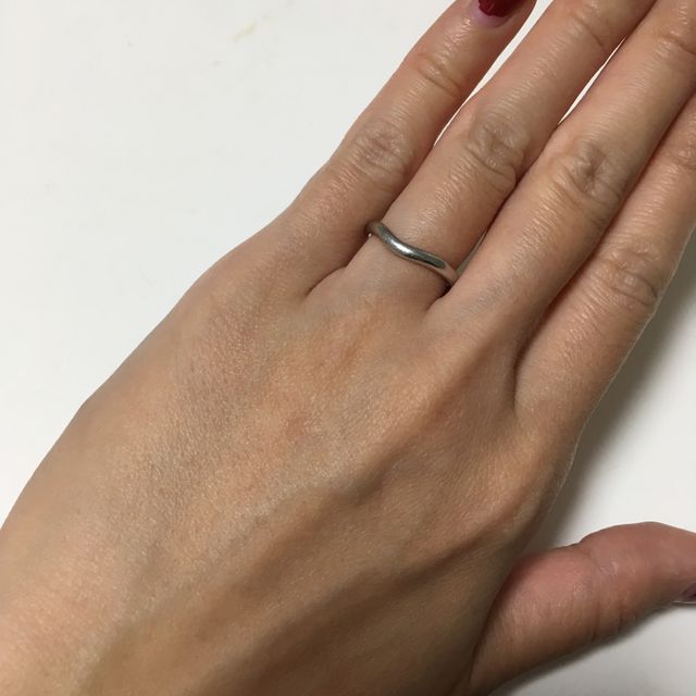 【ティファニー(Tiffany & Co.)の口コミ】 石はついてないシンプルな物がよく、普段つけていても馴染むデザインでな…