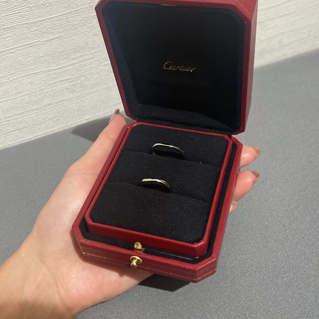 【カルティエ(Cartier)の口コミ】 デザインがシンプルで飽きないものを
探して、決めました。あとはデザイン…