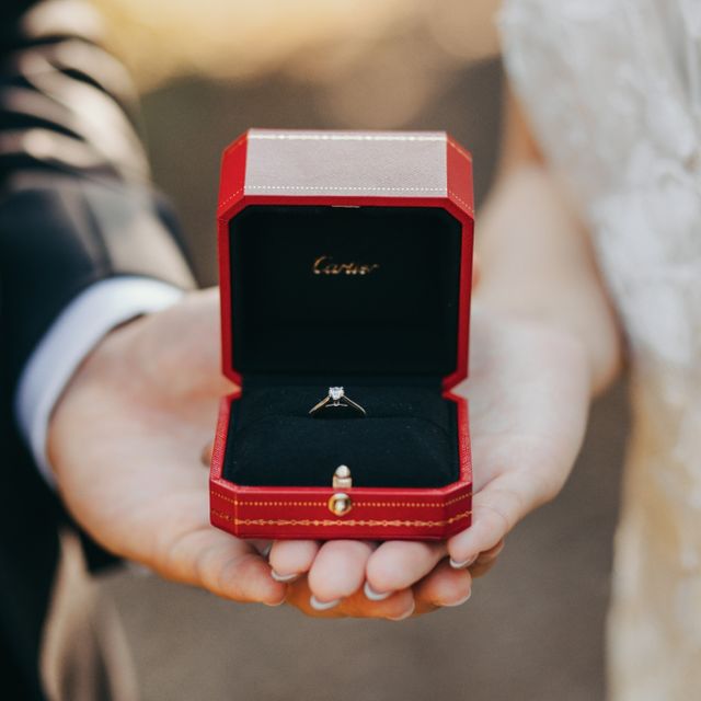 【カルティエ(Cartier)の口コミ】 華やかだけどシンプルで可愛らしいもので
かつ、やはりキラキラしてみえる…