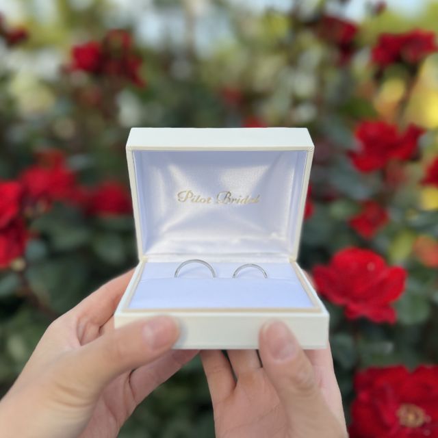 【PILOT BRIDAL(パイロットブライダル)の口コミ】 マットだけど他とは違うデザインのものが欲しかったから
ダイヤがとても綺…