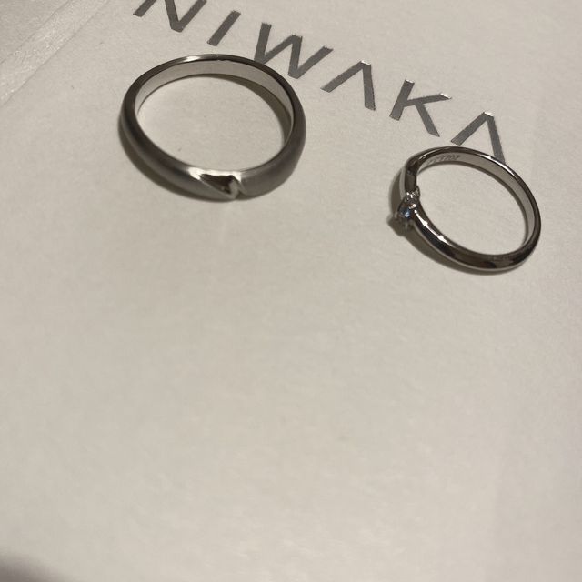 【俄(にわか)の口コミ】 妻が一目惚れしたのが、この指輪でした。
シンプルなデザインながらも、他…