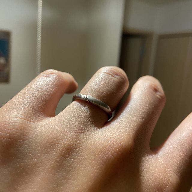 【俄(にわか)の口コミ】 妻が一目惚れしたのが、この指輪でした。
シンプルなデザインながらも、他…