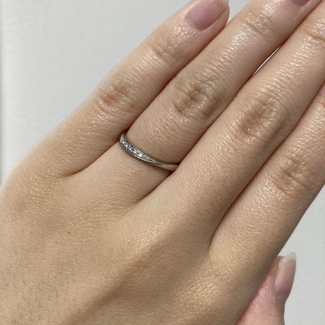 【銀座ダイヤモンドシライシの口コミ】 メレが入ってることが条件で、そのなかでもメレの石の大きさが自分のイメ…