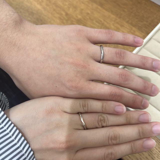 【フィオレフジイの口コミ】 プラチナとピンクゴールドの2色使っているので肌の色に馴染みやすく、指が…