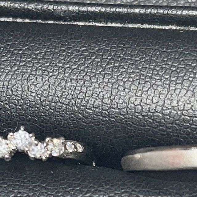 【エクセルコダイヤモンド(EXELCO DIAMOND)の口コミ】 ダイヤがとても美しいのまずは一言でした。形もまっすぐじゃないところが…