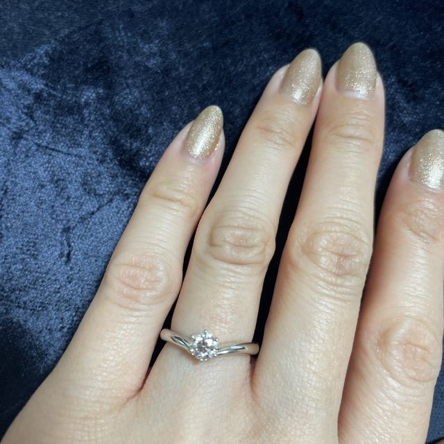 【アイプリモ(I-PRIMO)の口コミ】 一生ものなので指が綺麗に見えるデザインというところに惹かれました。希…